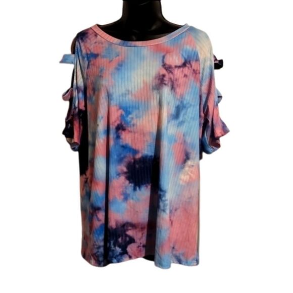 Haptics Tops - NWT Cold shoulder top